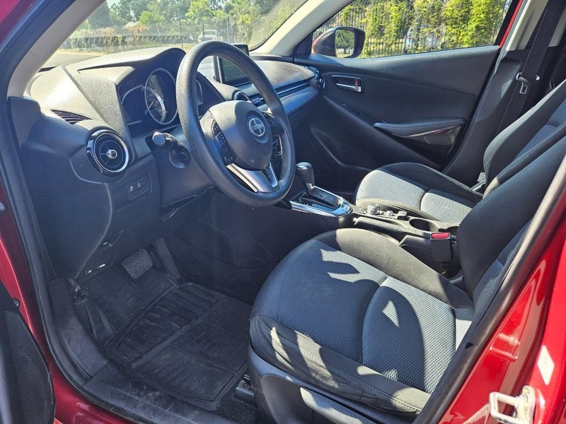 Scion iA Vehicle Full-screen Gallery Image 12