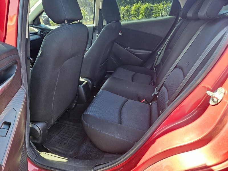 Scion iA Vehicle Full-screen Gallery Image 13