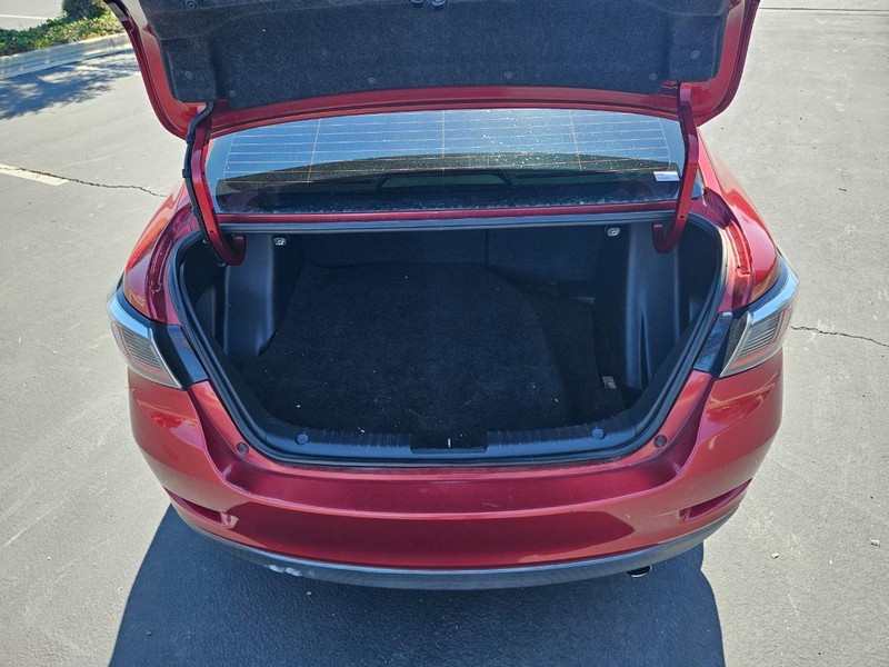 Scion iA Vehicle Full-screen Gallery Image 14