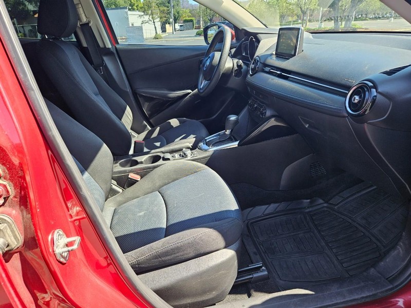 Scion iA Vehicle Full-screen Gallery Image 16