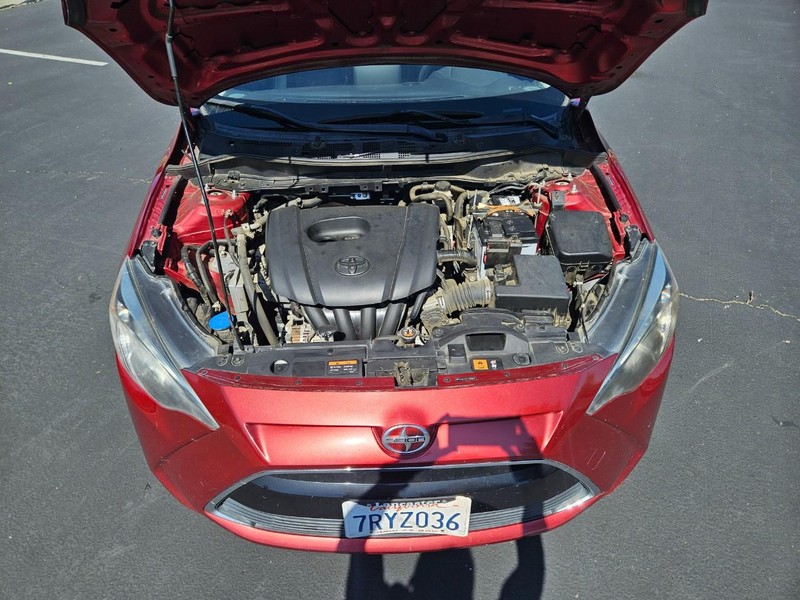 Scion iA Vehicle Full-screen Gallery Image 17