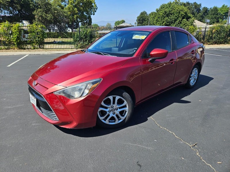 Scion iA Vehicle Full-screen Gallery Image 18