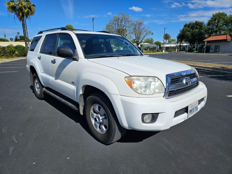 Toyota 4Runner Vehicle Full-screen Gallery Image 07