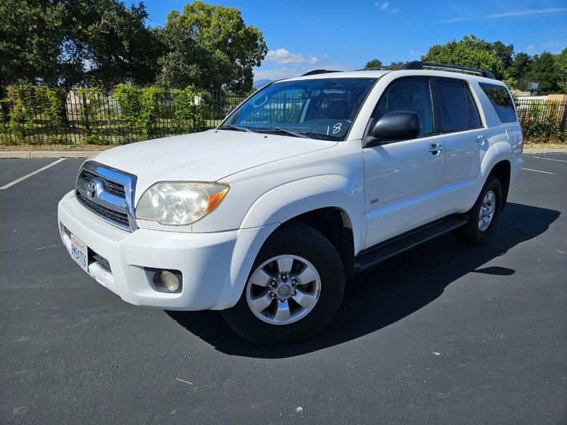 Toyota 4Runner Vehicle Full-screen Gallery Image 18
