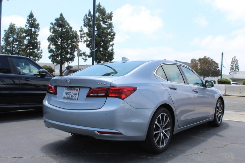 Acura TLX Vehicle Full-screen Gallery Image 04