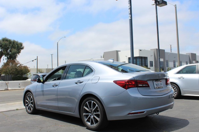 Acura TLX Vehicle Full-screen Gallery Image 05