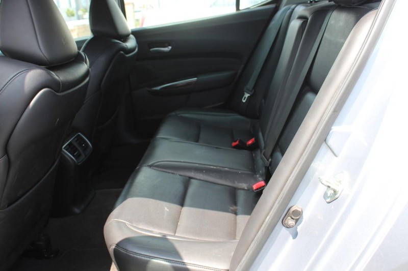 Acura TLX Vehicle Full-screen Gallery Image 09