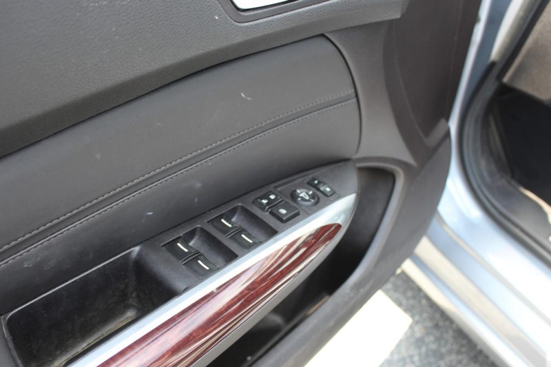 Acura TLX Vehicle Full-screen Gallery Image 11