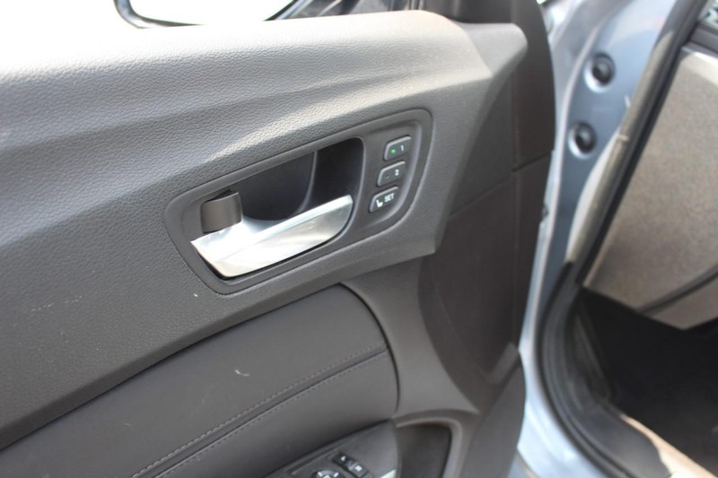 Acura TLX Vehicle Full-screen Gallery Image 12