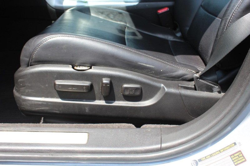 Acura TLX Vehicle Full-screen Gallery Image 13