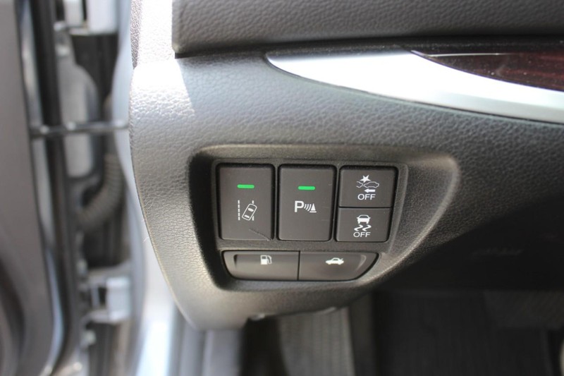 Acura TLX Vehicle Full-screen Gallery Image 14