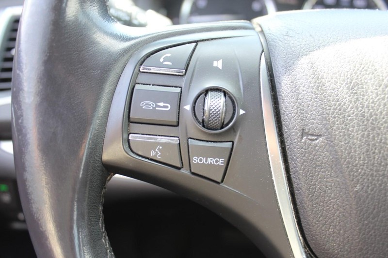 Acura TLX Vehicle Full-screen Gallery Image 18