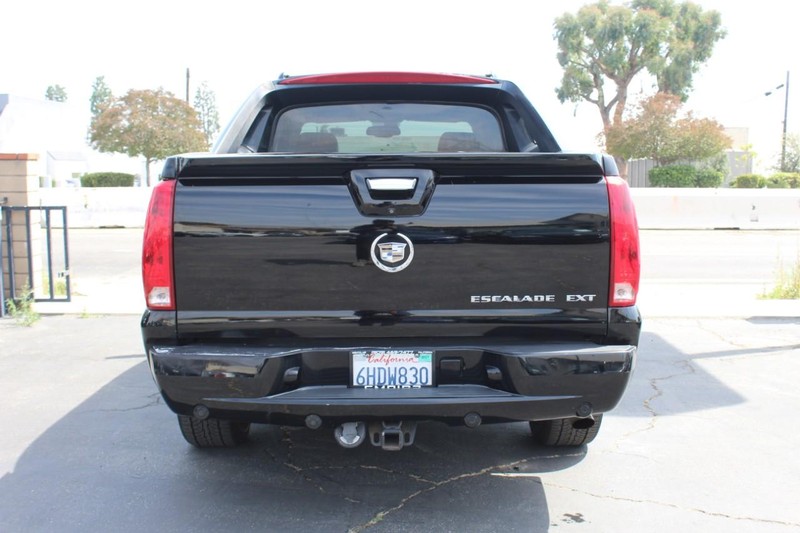 Cadillac Escalade EXT Vehicle Full-screen Gallery Image 06