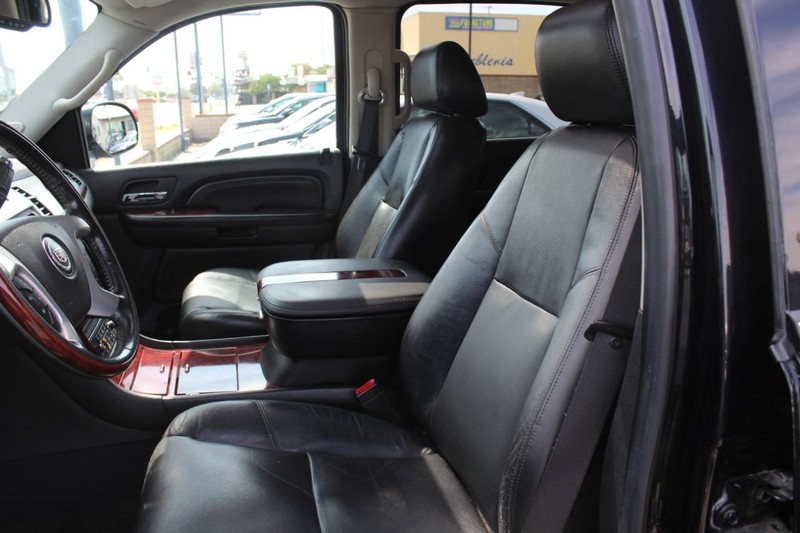 Cadillac Escalade EXT Vehicle Full-screen Gallery Image 07