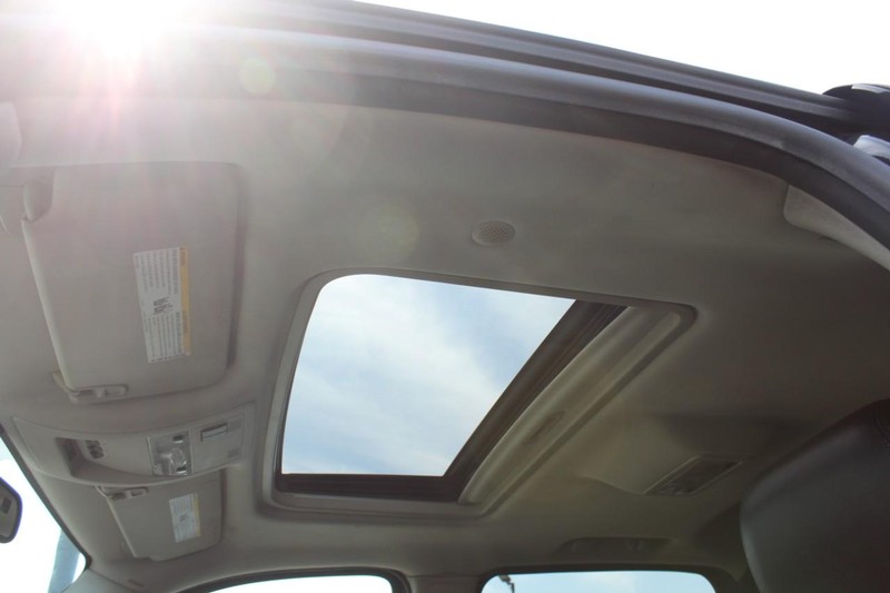 Cadillac Escalade EXT Vehicle Full-screen Gallery Image 08