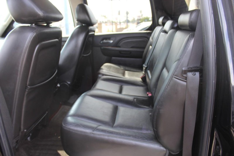 Cadillac Escalade EXT Vehicle Full-screen Gallery Image 09