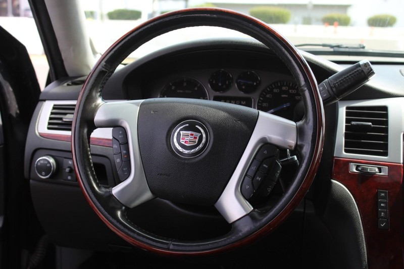 Cadillac Escalade EXT Vehicle Full-screen Gallery Image 11