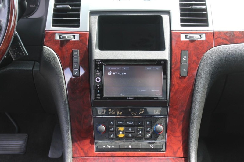 Cadillac Escalade EXT Vehicle Full-screen Gallery Image 12