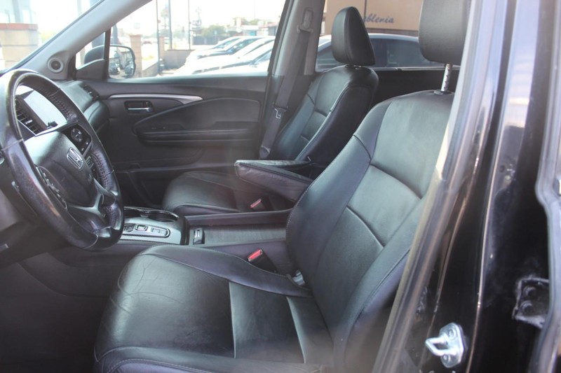 Honda Pilot Vehicle Full-screen Gallery Image 07