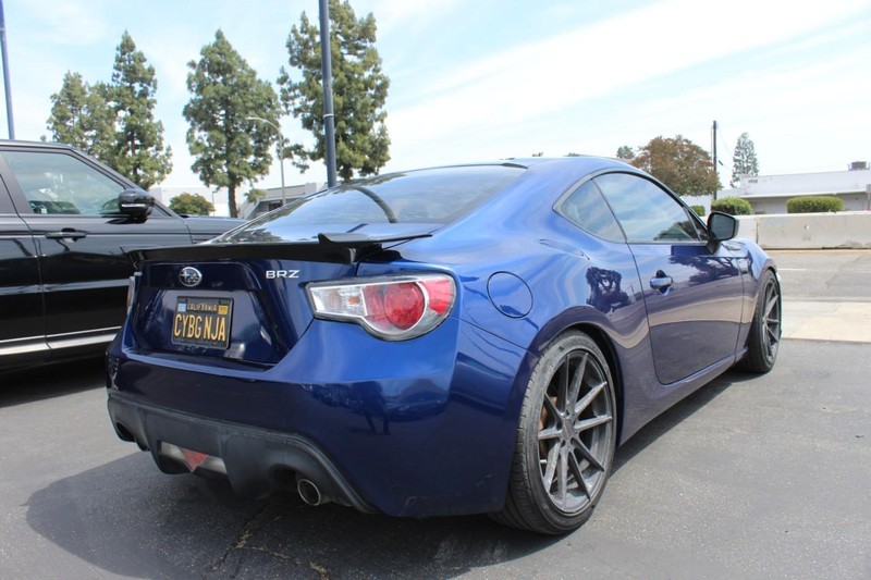 Subaru BRZ Vehicle Full-screen Gallery Image 04