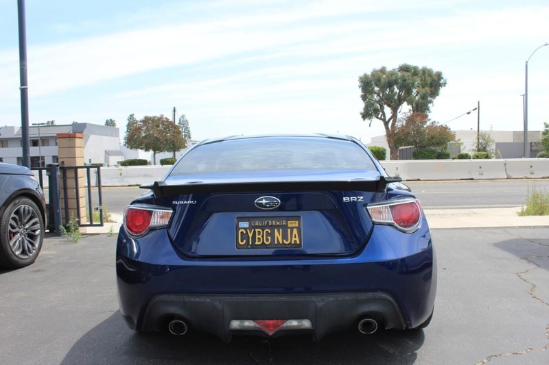 Subaru BRZ Vehicle Full-screen Gallery Image 07