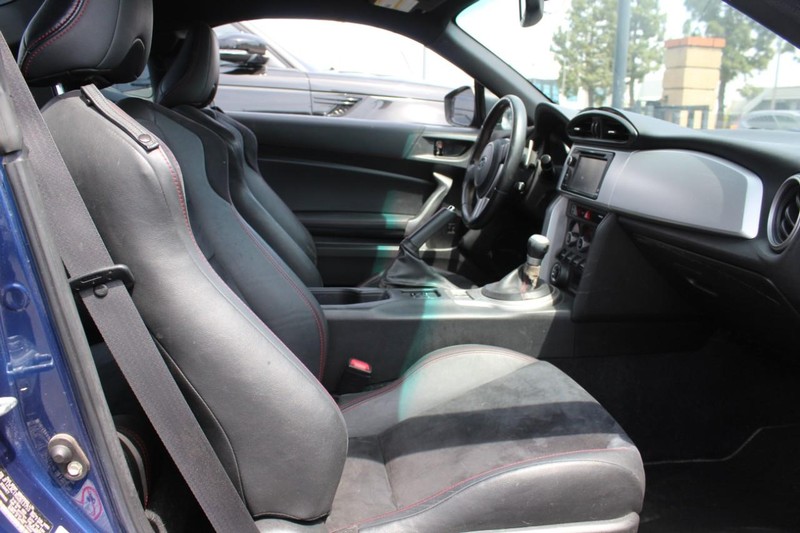 Subaru BRZ Vehicle Full-screen Gallery Image 12