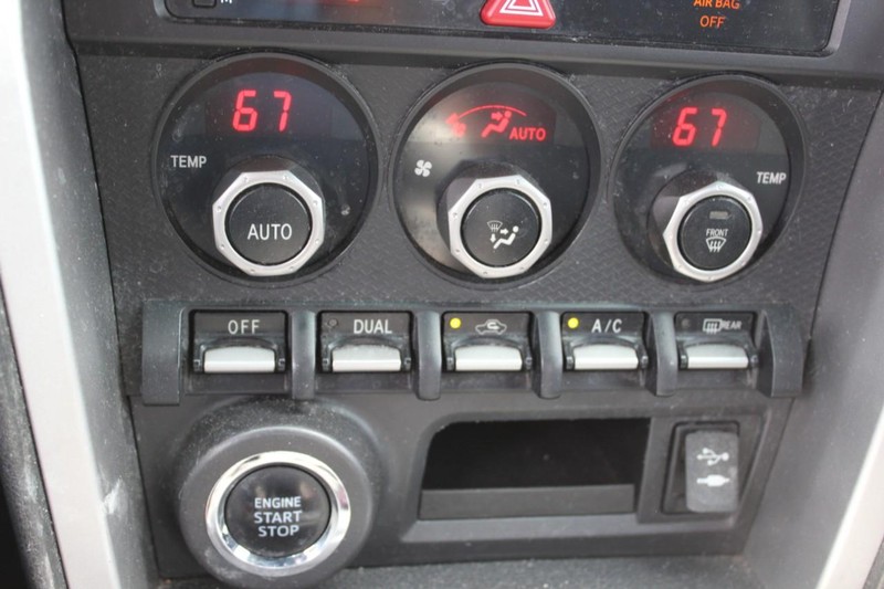 Subaru BRZ Vehicle Full-screen Gallery Image 16