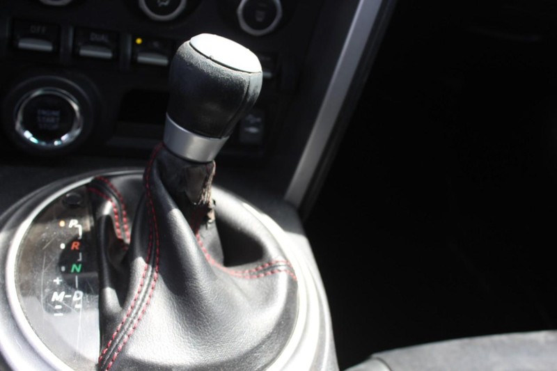Subaru BRZ Vehicle Full-screen Gallery Image 18