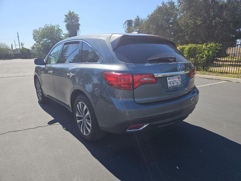 Acura MDX Vehicle Full-screen Gallery Image 03