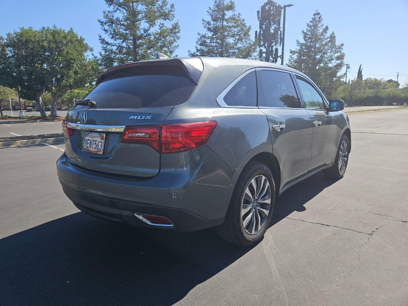 Acura MDX Vehicle Full-screen Gallery Image 05
