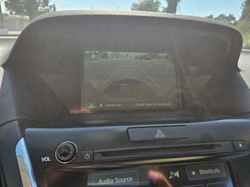 Acura MDX Vehicle Full-screen Gallery Image 11