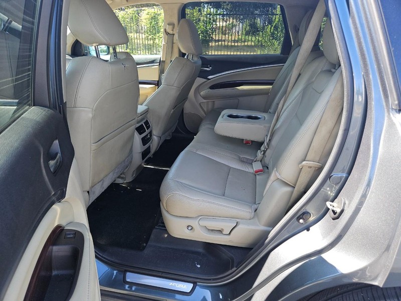 Acura MDX Vehicle Full-screen Gallery Image 14