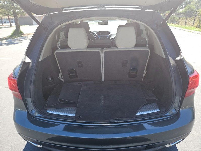 Acura MDX Vehicle Full-screen Gallery Image 16
