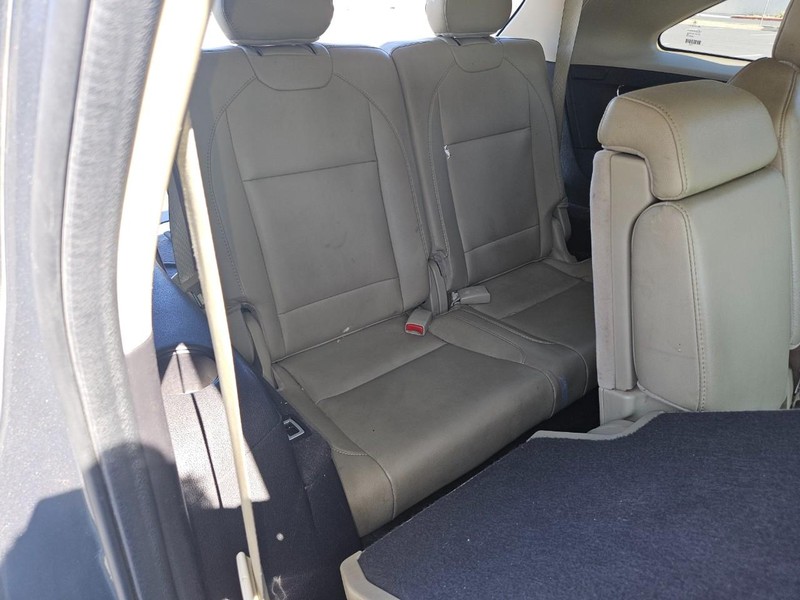 Acura MDX Vehicle Full-screen Gallery Image 17