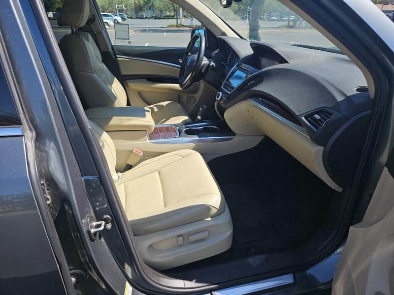 Acura MDX Vehicle Full-screen Gallery Image 19