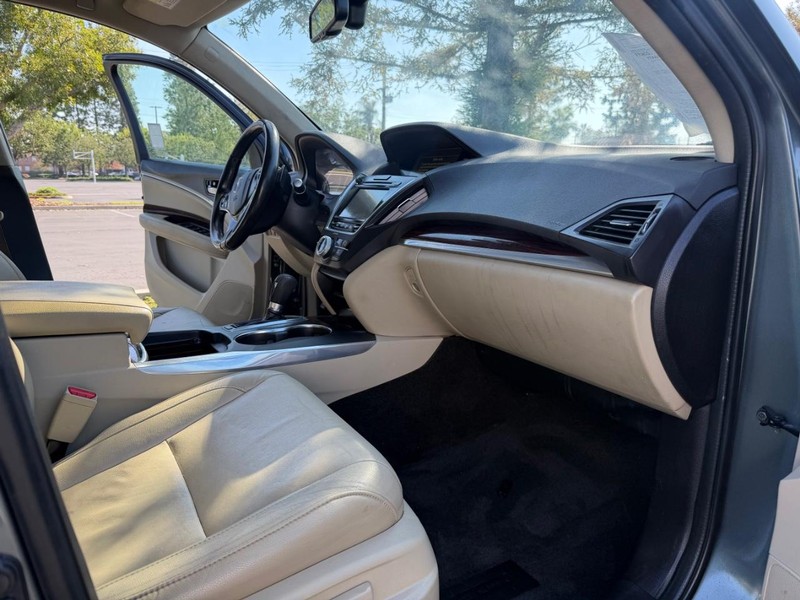 Acura MDX Vehicle Full-screen Gallery Image 22