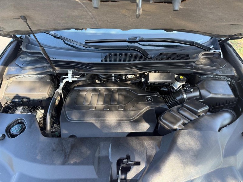 Acura MDX Vehicle Full-screen Gallery Image 23