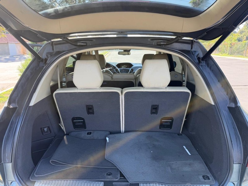 Acura MDX Vehicle Full-screen Gallery Image 24