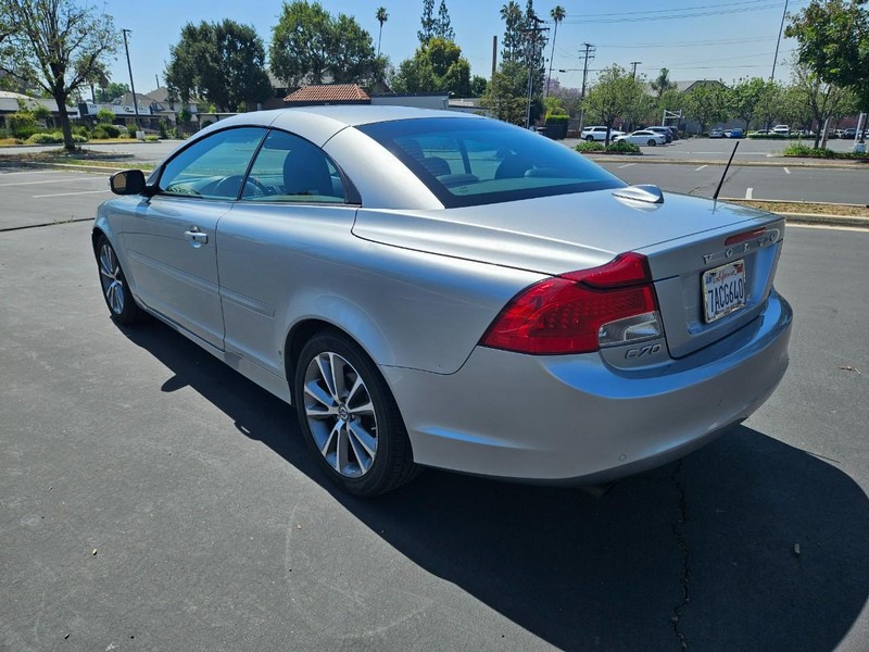 Volvo C70 Vehicle Full-screen Gallery Image 05