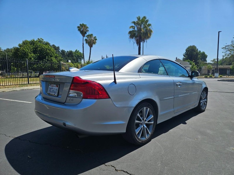 Volvo C70 Vehicle Full-screen Gallery Image 07