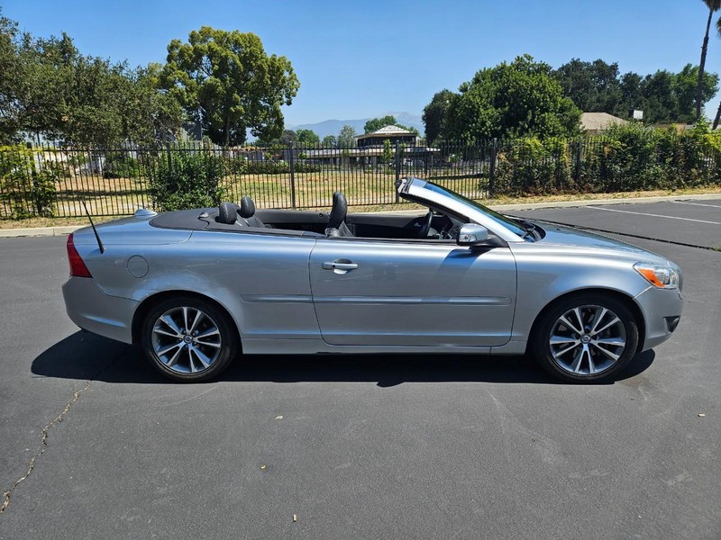 Volvo C70 Vehicle Full-screen Gallery Image 09