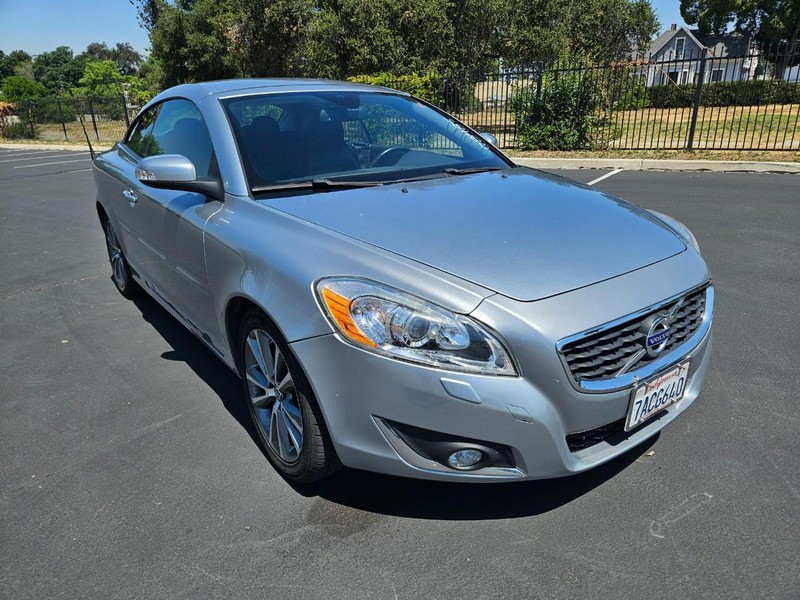 Volvo C70 Vehicle Full-screen Gallery Image 10