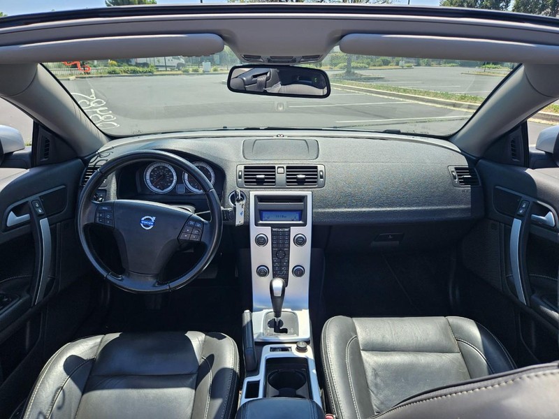 Volvo C70 Vehicle Full-screen Gallery Image 12