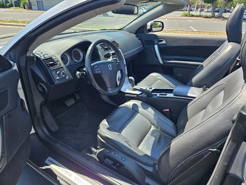 Volvo C70 Vehicle Full-screen Gallery Image 13