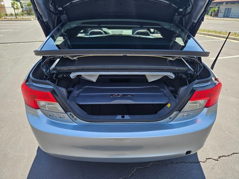 Volvo C70 Vehicle Full-screen Gallery Image 16