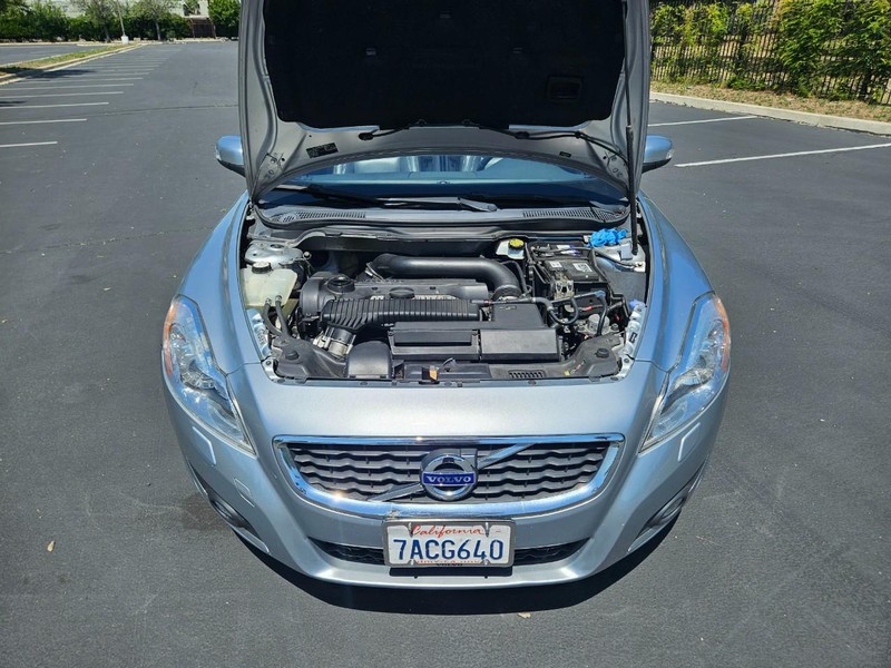 Volvo C70 Vehicle Full-screen Gallery Image 17