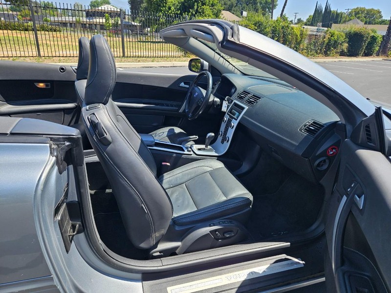 Volvo C70 Vehicle Full-screen Gallery Image 19