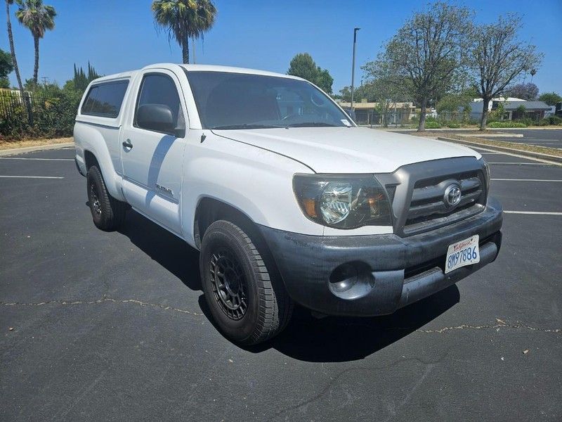 Toyota Tacoma Vehicle Full-screen Gallery Image 07