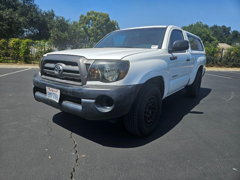 Toyota Tacoma Vehicle Full-screen Gallery Image 08