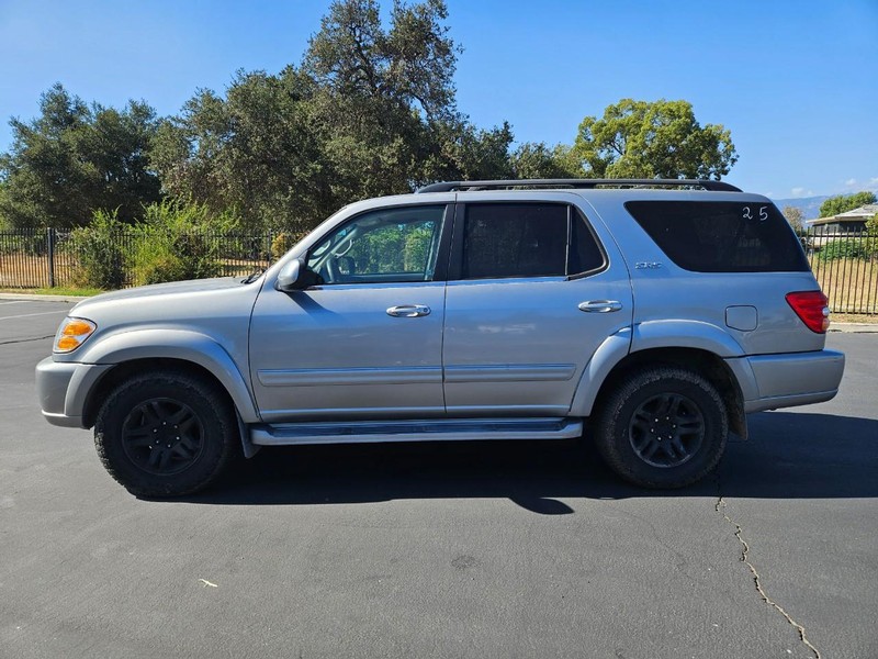 Toyota Sequoia Vehicle Full-screen Gallery Image 03